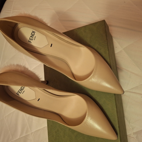 Fendi Women's Cream Leather Heels - Picture 2 of 4